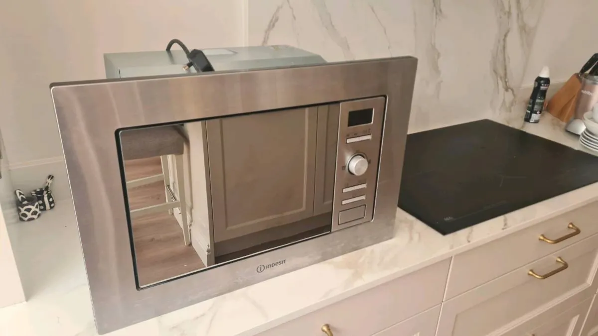 Microwave - Image 1