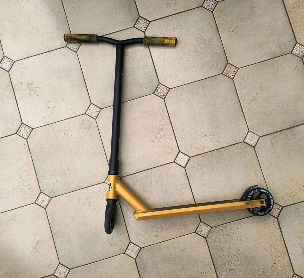 Stunt Scooter - Image 1