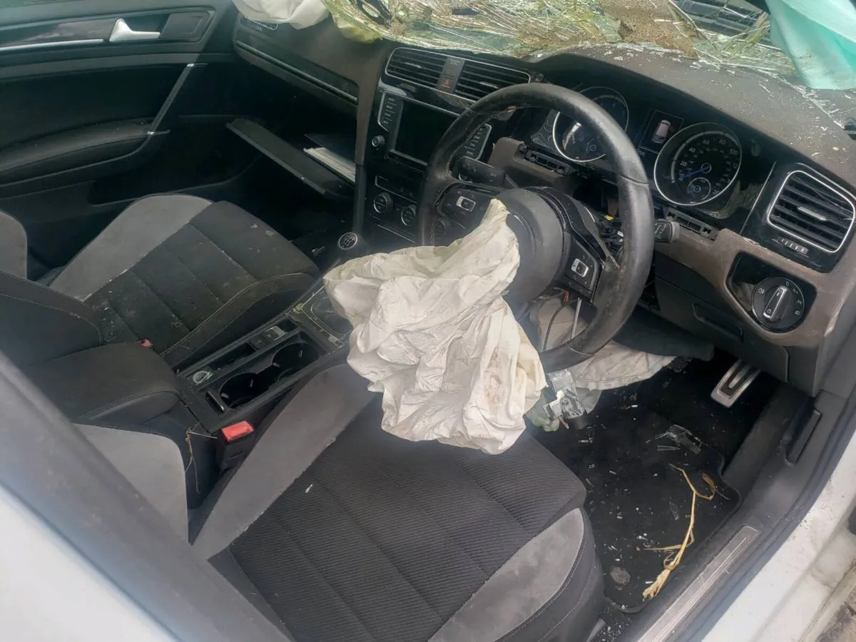 2016 Volkswagen Golf R 2.0 Tsi Breaking - Image 3