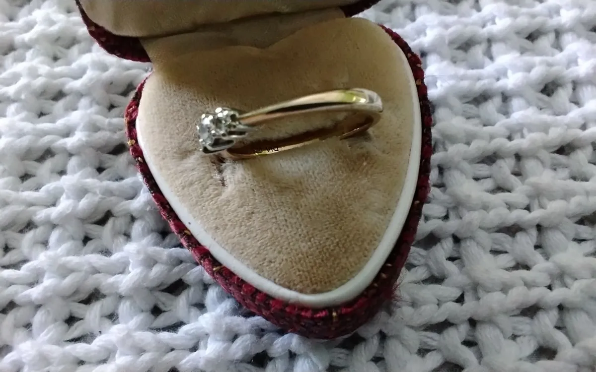 9ct Gold &platinum diamond trilogy ring O - Image 3