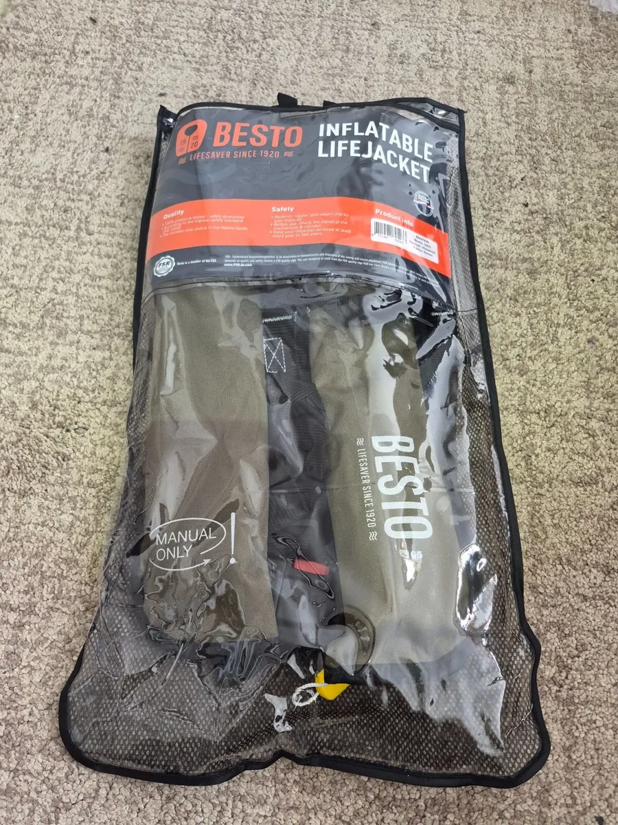 Besto 165N manual lifejacket - Image 1