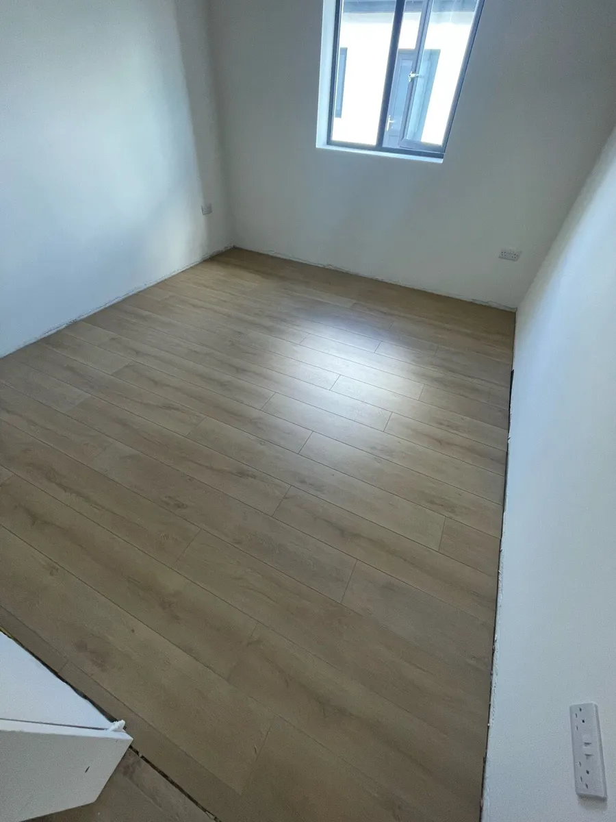 34m2 Nearly New Laminate Flooring - Image 1