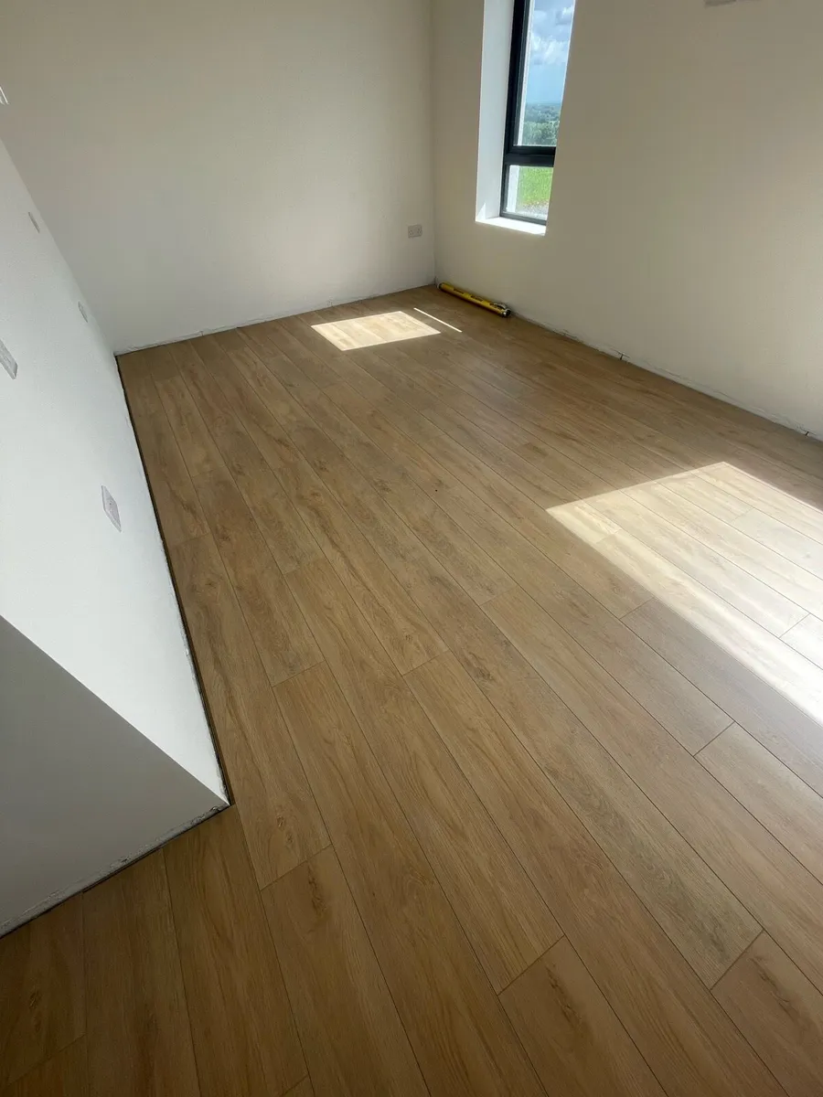 34m2 Nearly New Laminate Flooring - Image 2
