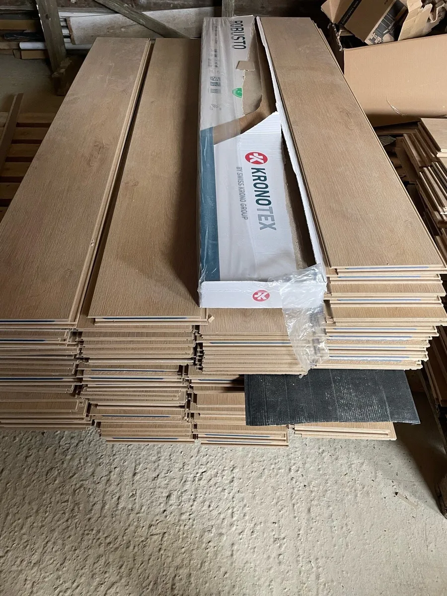 34m2 Nearly New Laminate Flooring - Image 4