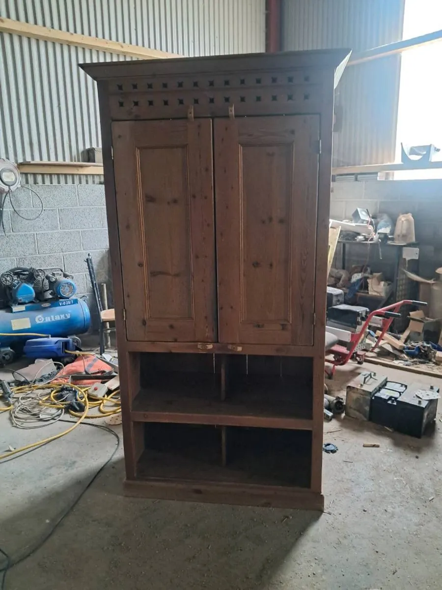 Free standing unit - Image 1