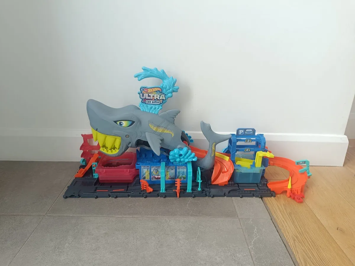 Hot Wheels City Ultra Shark Car Wash playset - Image 2