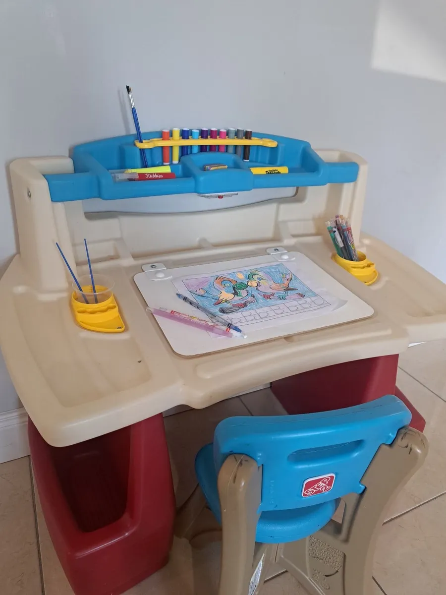 Step 2 Art Activity Desk - Image 4