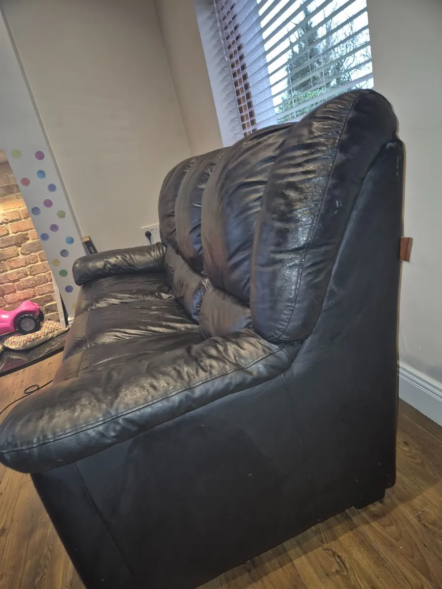 LEATHER SOFA - Image 3