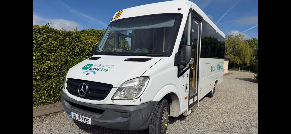 Merc sprinter 131 automatic 24 seats - Image 1