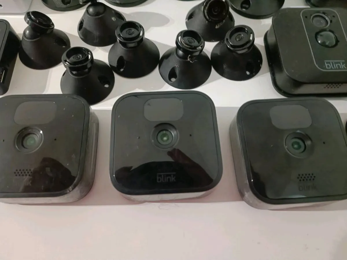 Blink camera system 7x cameras and 2 sync modules - Image 4
