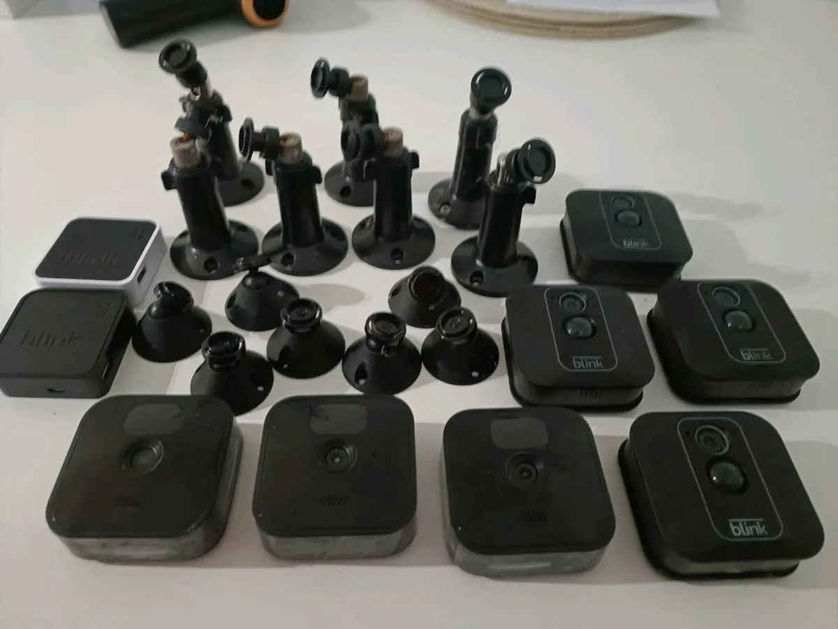 Blink camera system 7x cameras and 2 sync modules - Image 1