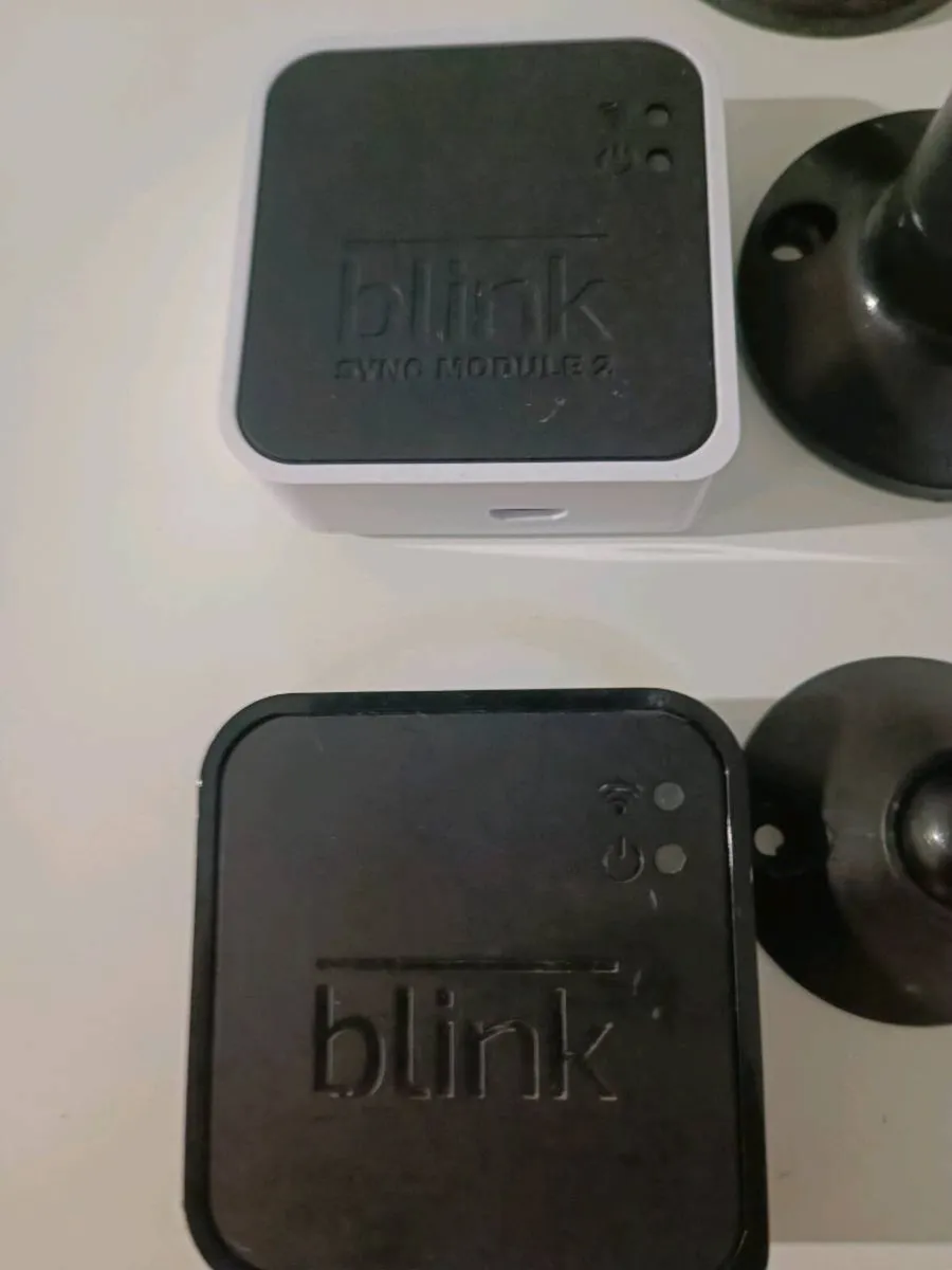 Blink camera system 7x cameras and 2 sync modules - Image 2