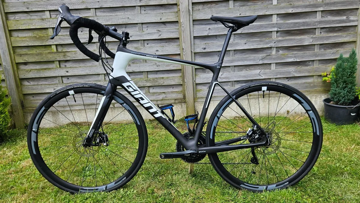Giant Defy Advanced Pro 2 Carbon Road Bike – Large - Image 3