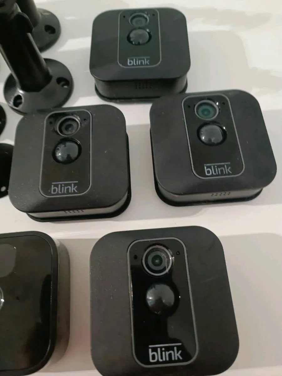 Blink camera system 7x cameras and 2 sync modules - Image 3