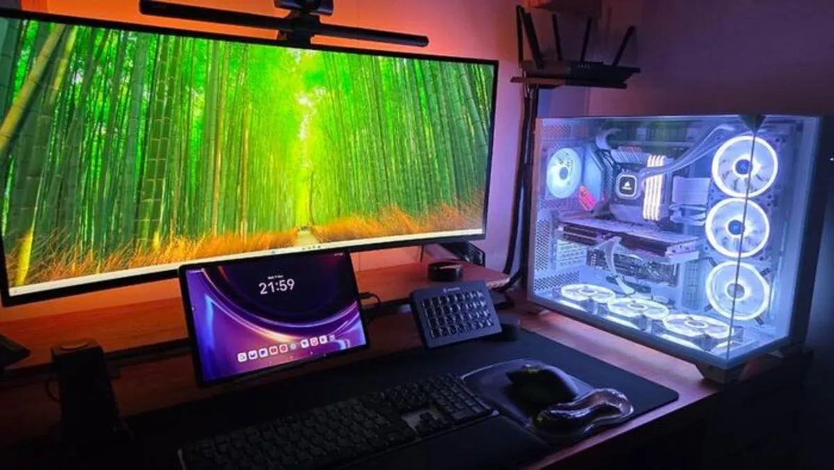 Custom Built Lian-Li RGB Artic Desktop Gaming PC - Image 4