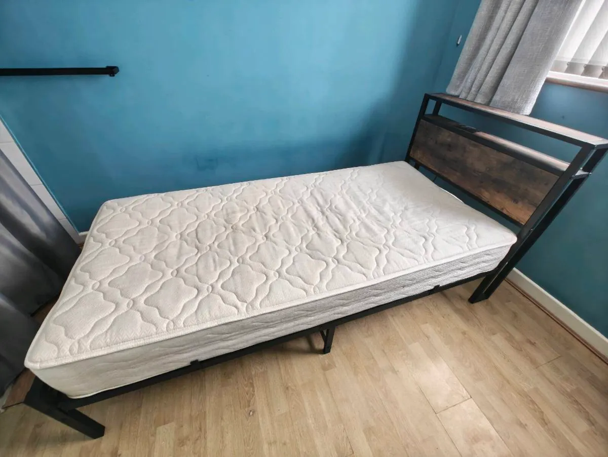 Single bed with mattress - Image 1