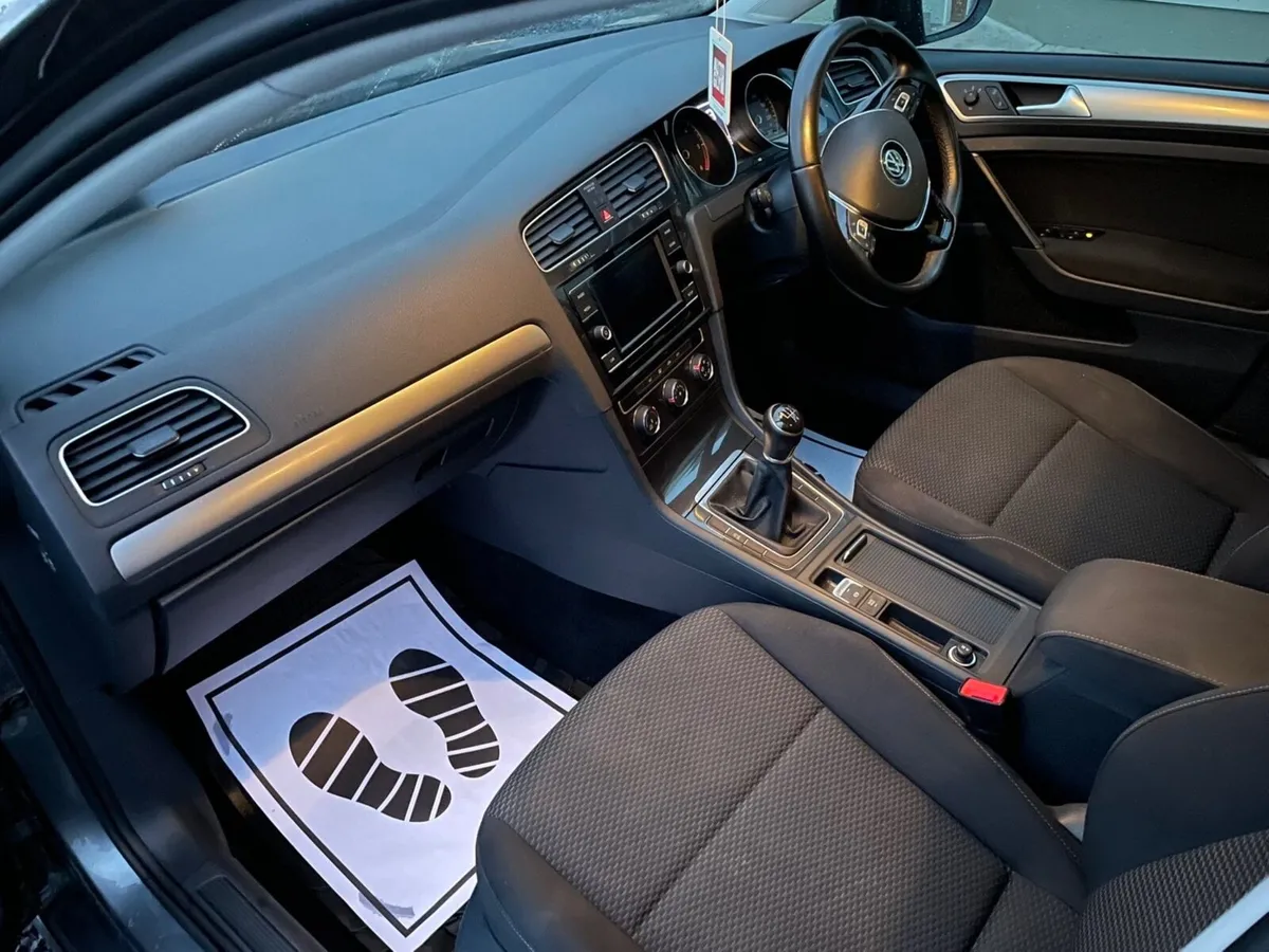 Volkswagen Golf - Image 4
