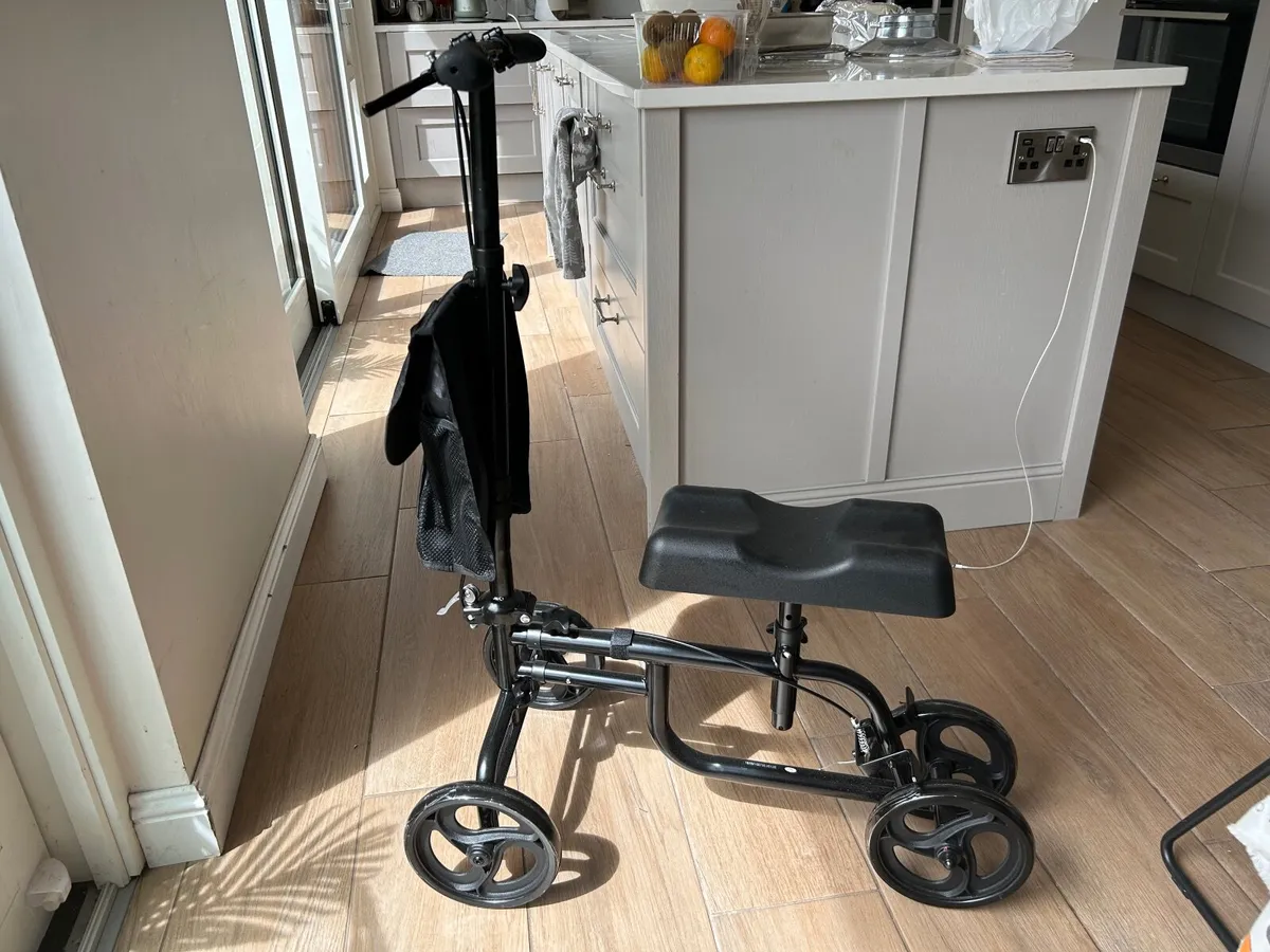 Knee scooter walker - Image 1