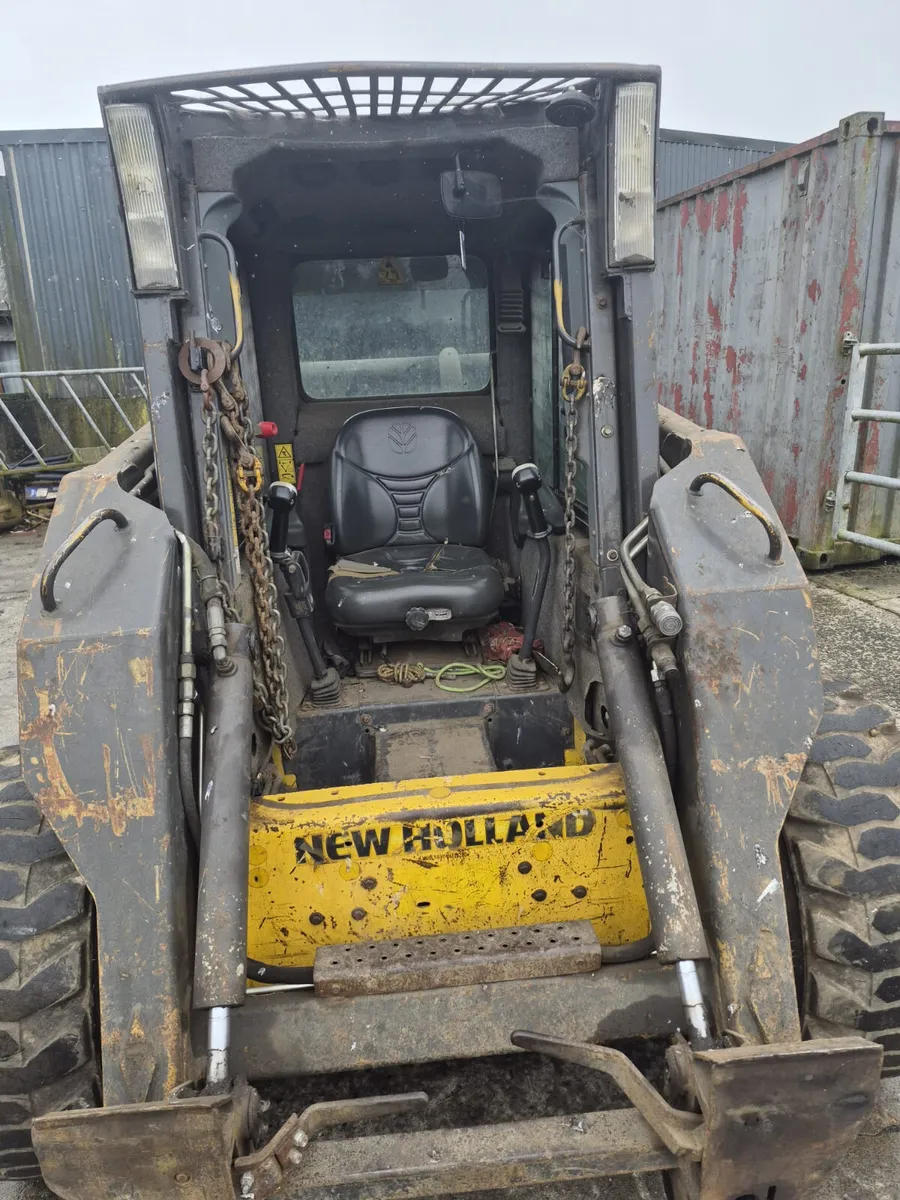 New Holland L185 Skidsteer - Image 3