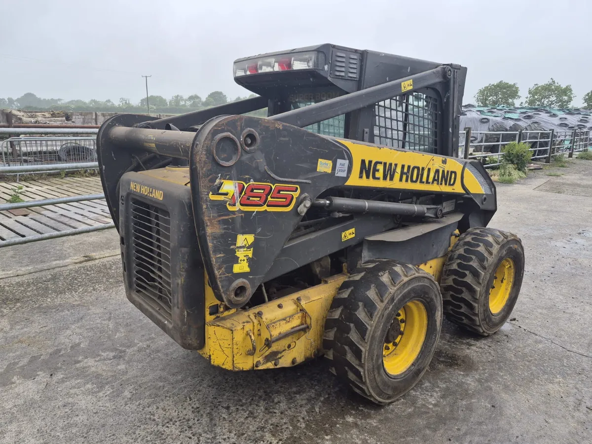 New Holland L185 Skidsteer - Image 2