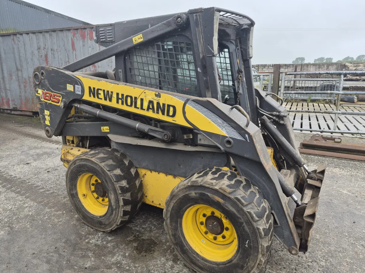 New Holland L185 Skidsteer - Image 1