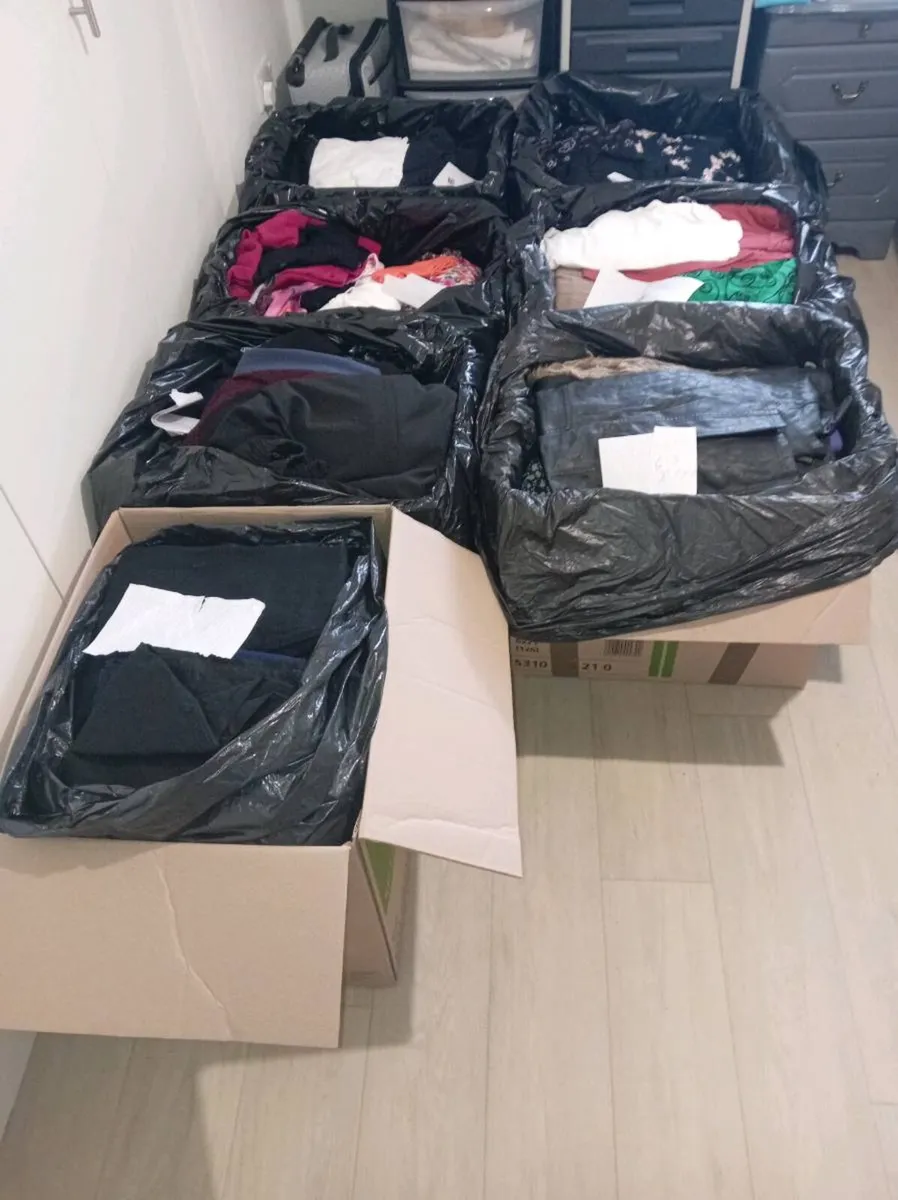 Large selection of clothes - Image 1