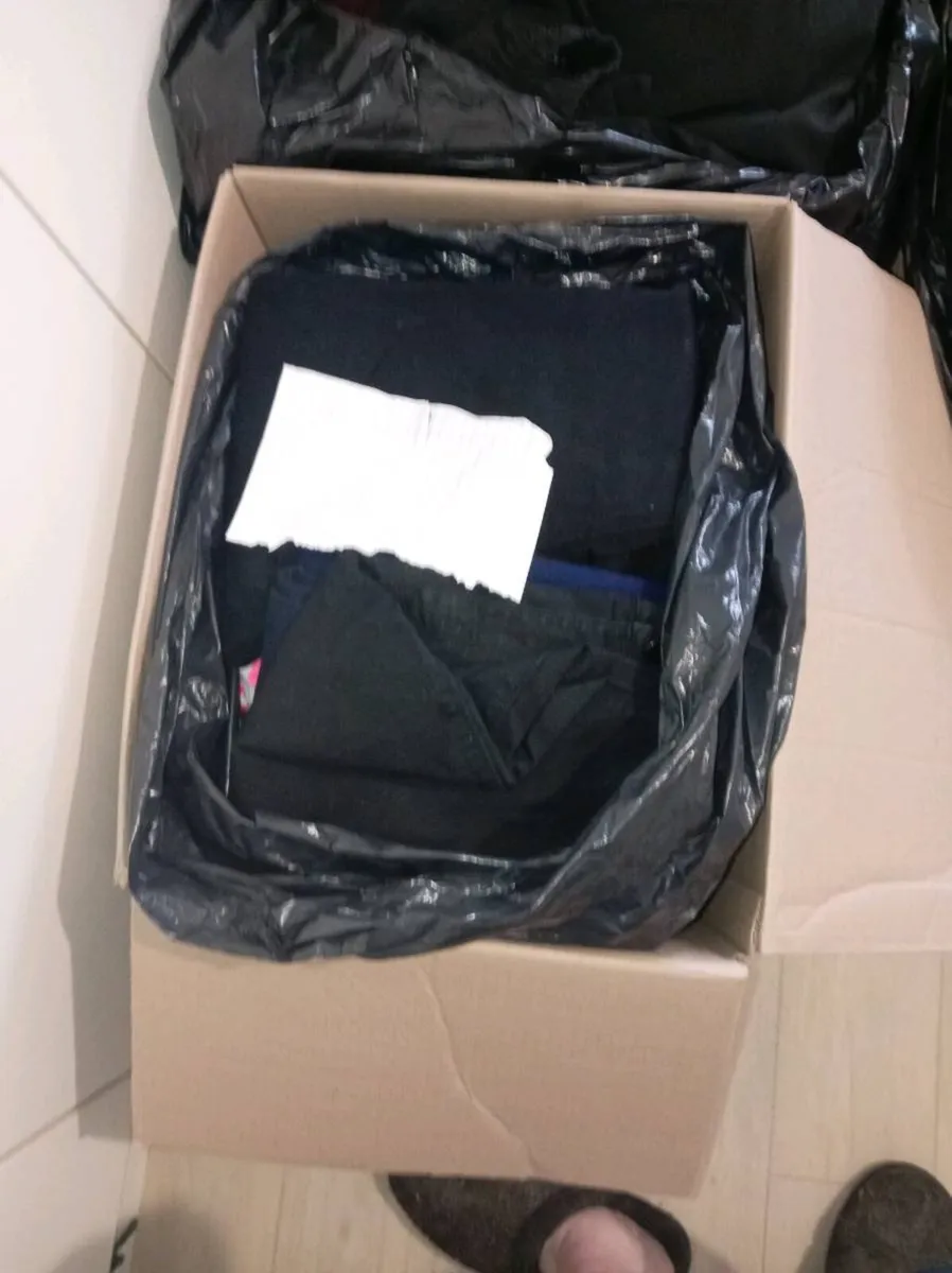 Large selection of clothes - Image 2