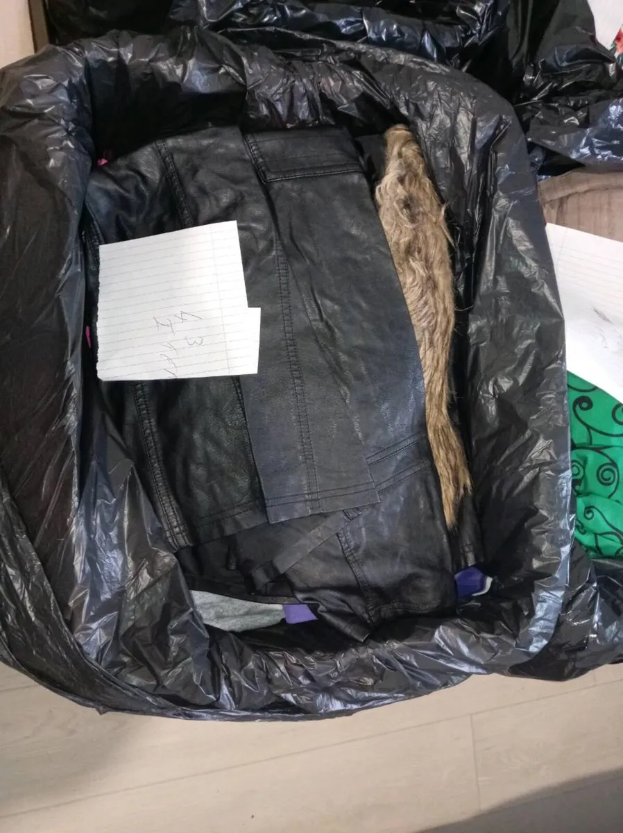 Large selection of clothes - Image 3