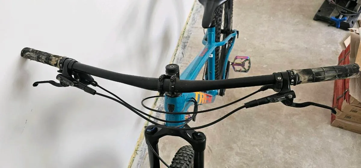 Trek Roscoe 7 Mountain Bike – Size M - Image 2
