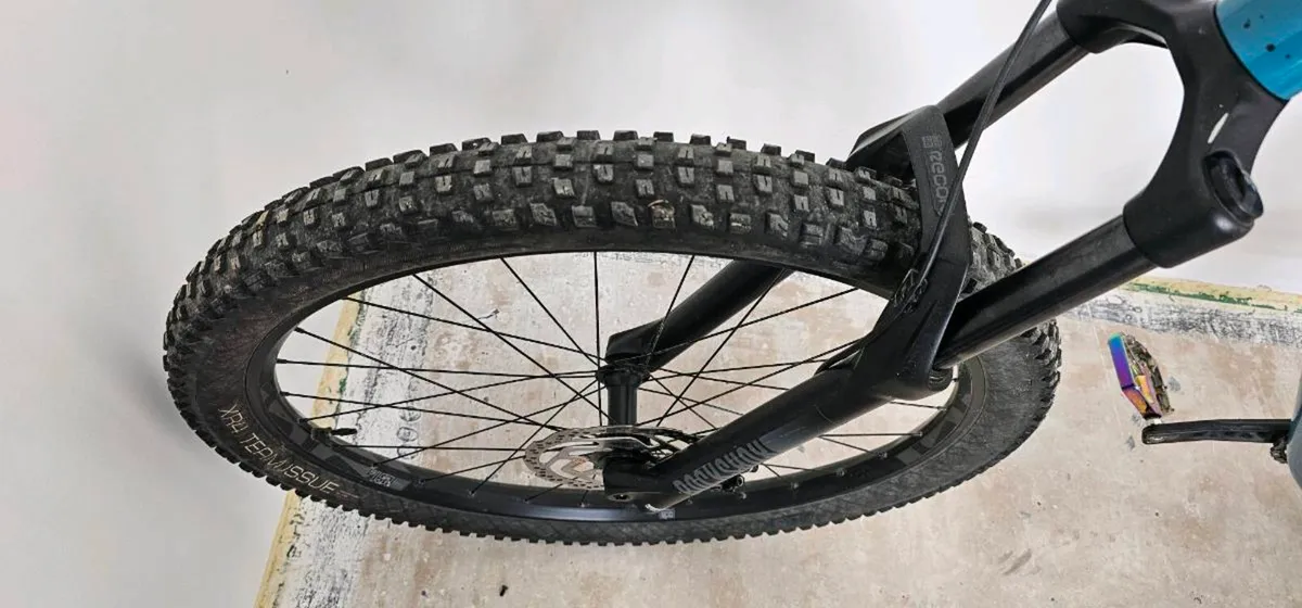 Trek Roscoe 7 Mountain Bike – Size M - Image 3