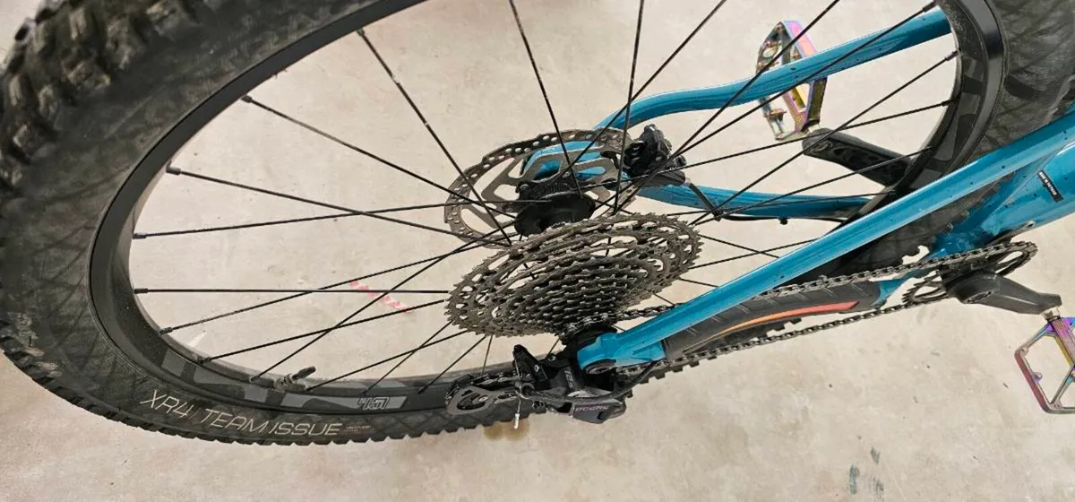 Trek Roscoe 7 Mountain Bike – Size M - Image 4