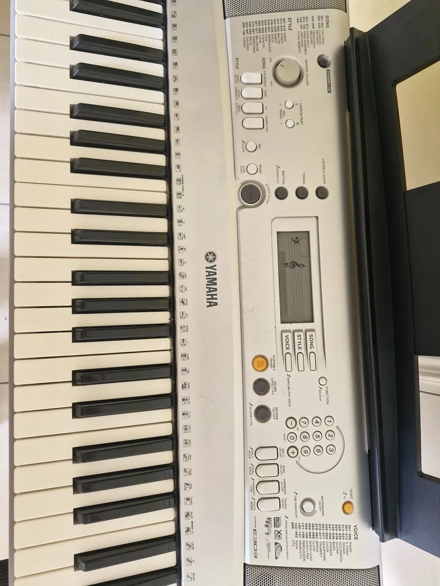 Yamaha Keyboard - Image 3