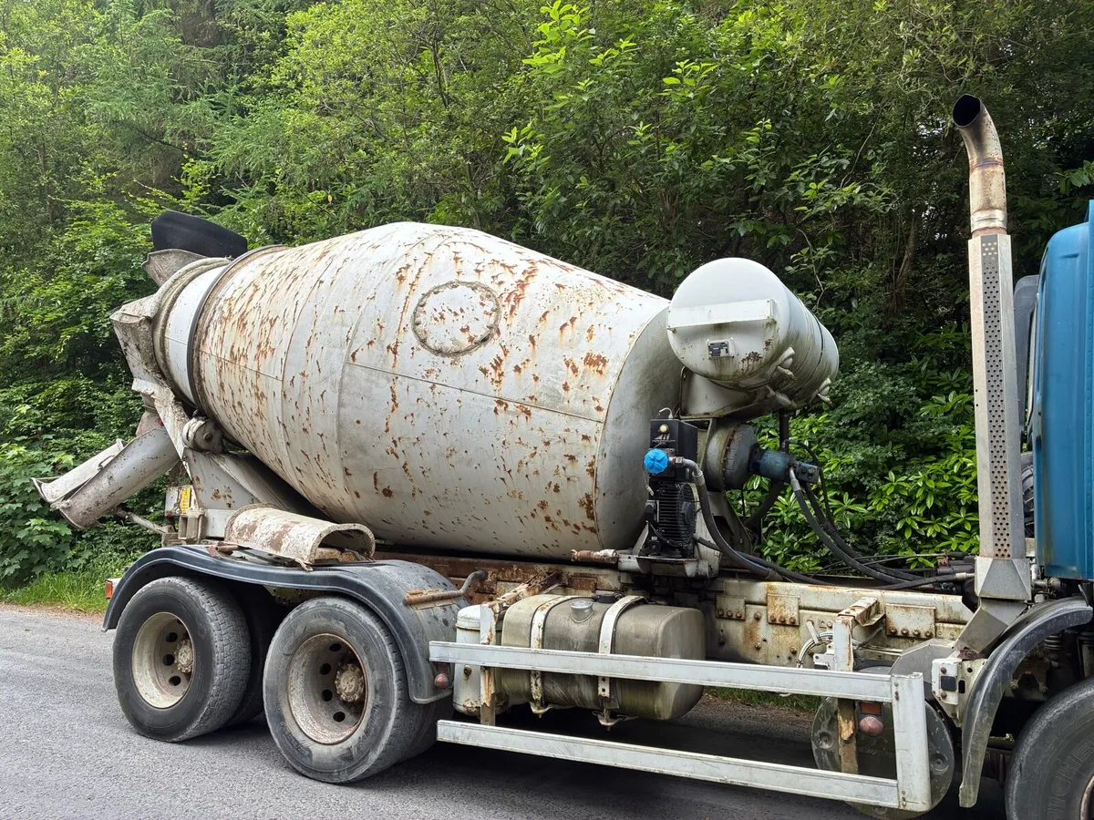 Concrete mixer - Image 1