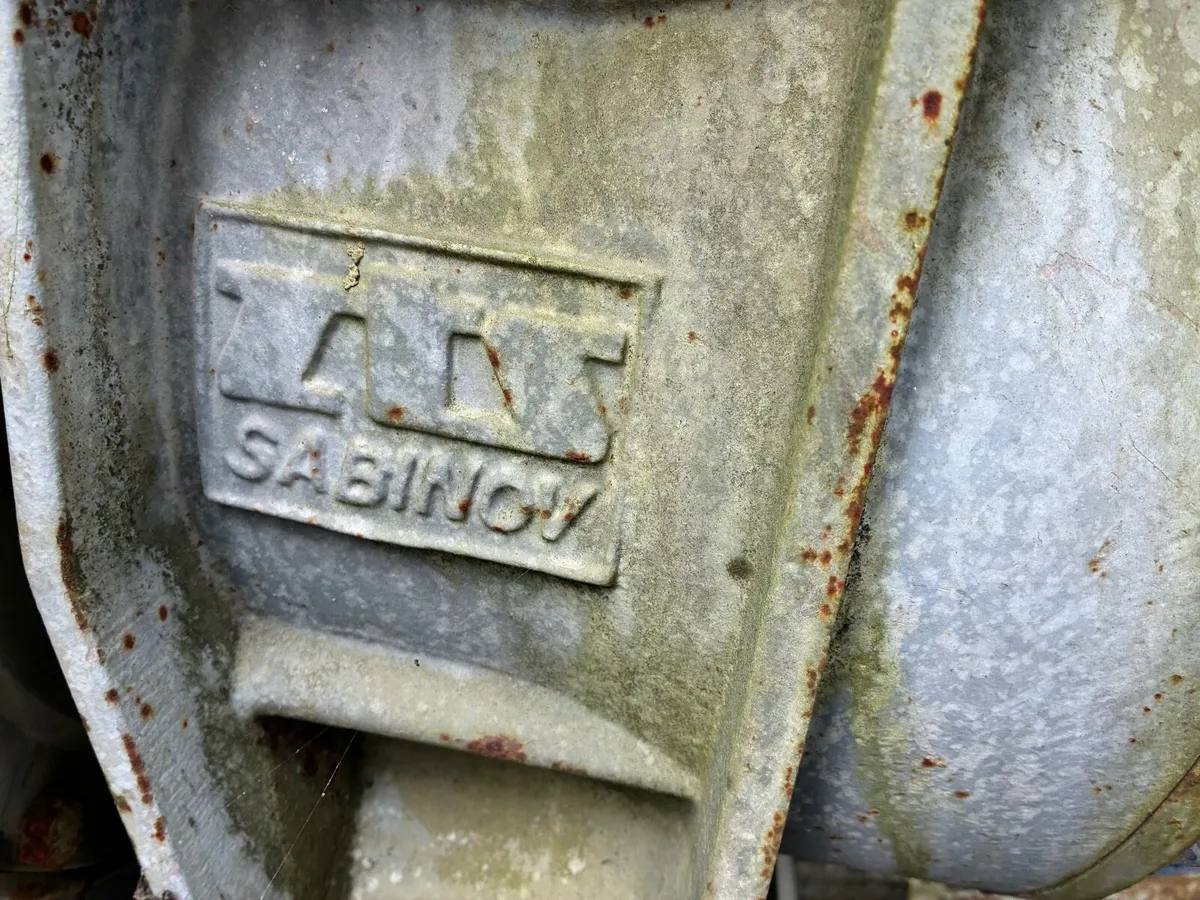 Concrete mixer - Image 2