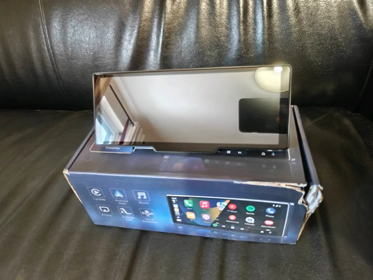 10.26in Carplay AndroidAuto Screen Reverse Camera - Image 2
