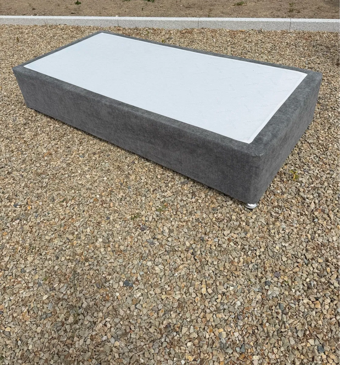Bed frame and Headboard - Image 1