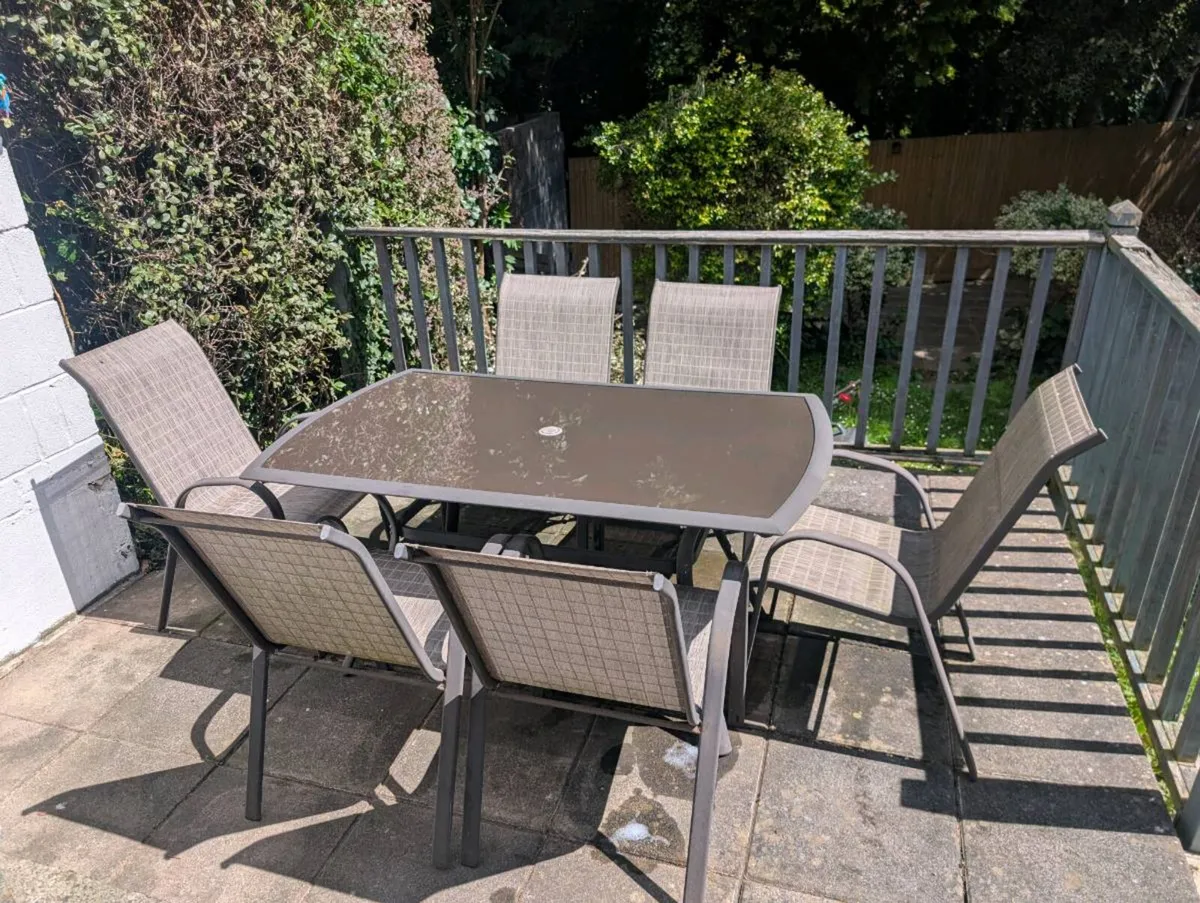 Garden table & chairs - Image 1
