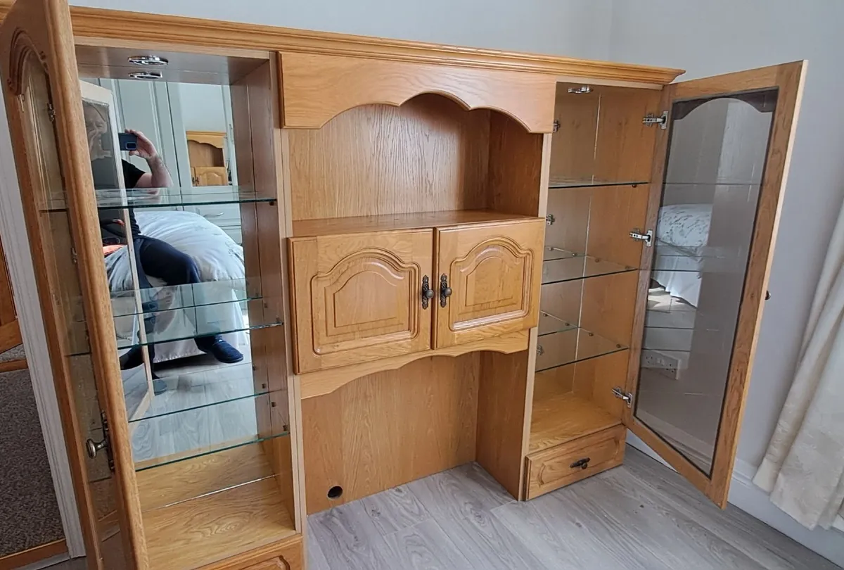Sideboard display unit - Image 1