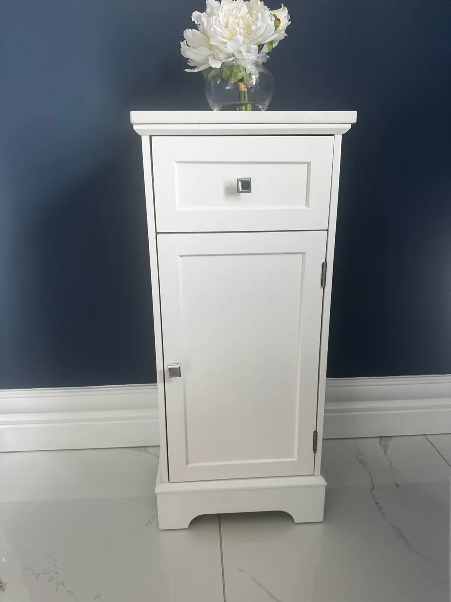 White bathroom storage unit with marble top - Image 2