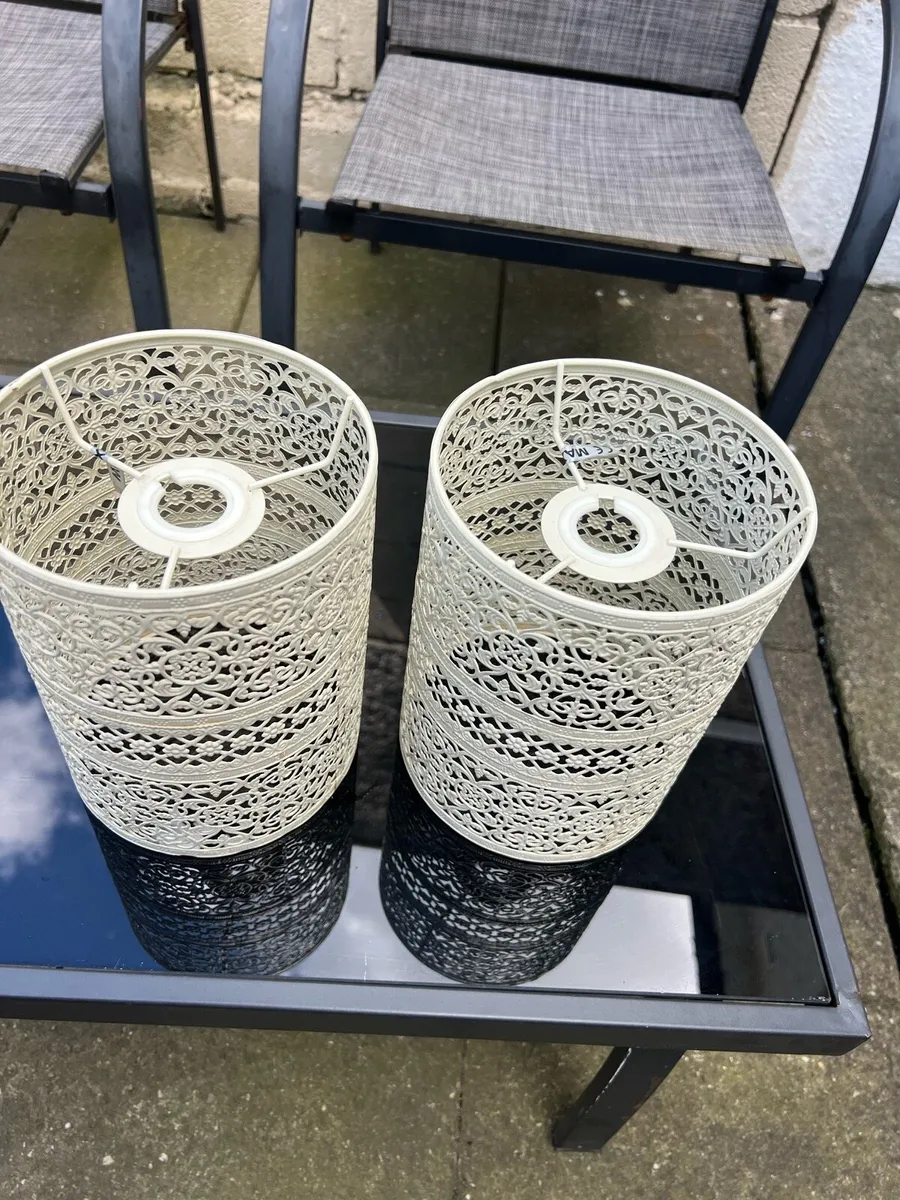 Two beautiful shades - Image 1