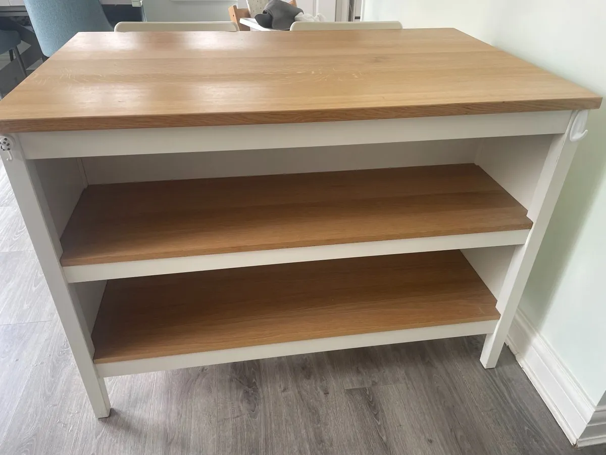 Kitchen Island and two high chairs for sell - Image 2