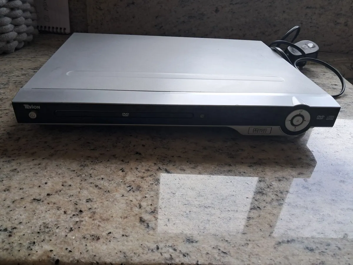 Dvd player and childres movies - Image 1