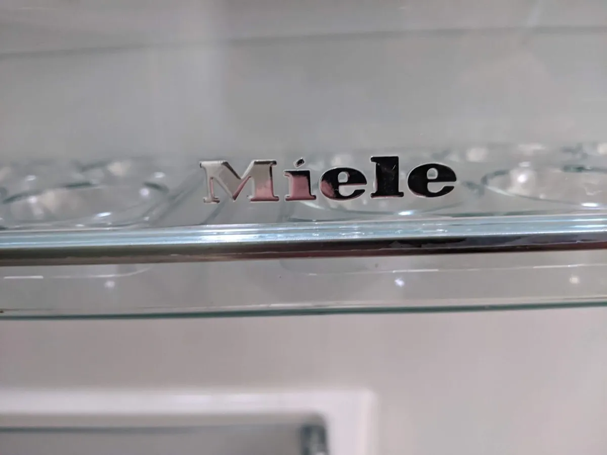 Miele intergrated fridge - Image 2