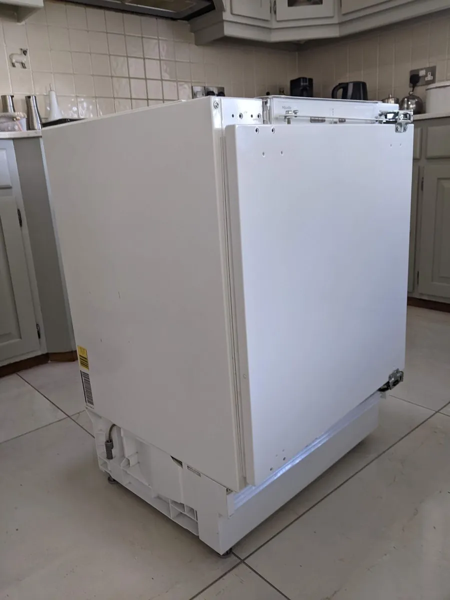 Miele intergrated fridge - Image 3