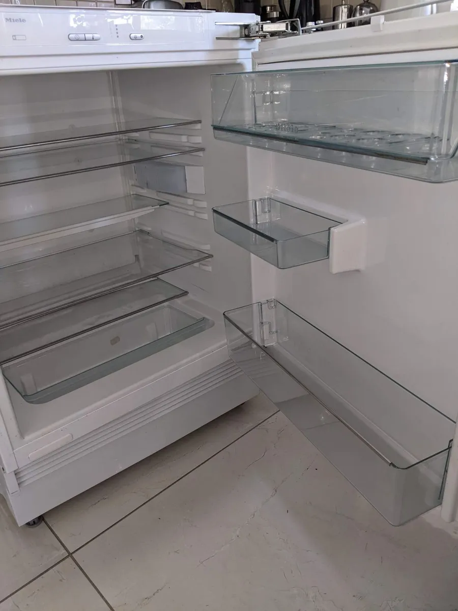 Miele intergrated fridge - Image 1