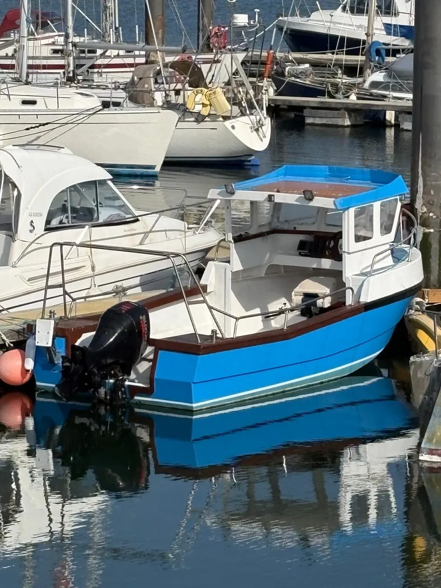 Kingfisher Hull Day Boat - Image 2