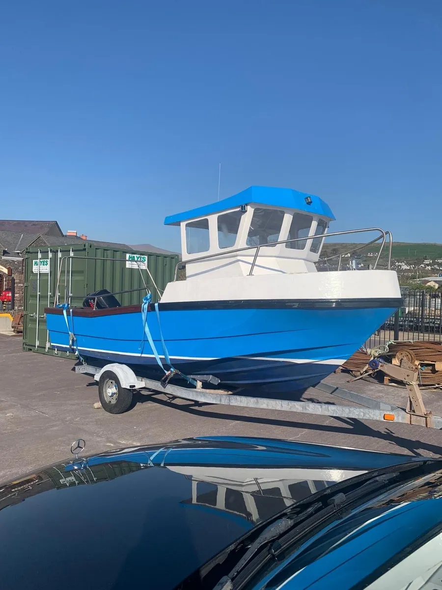 Kingfisher Hull Day Boat - Image 4