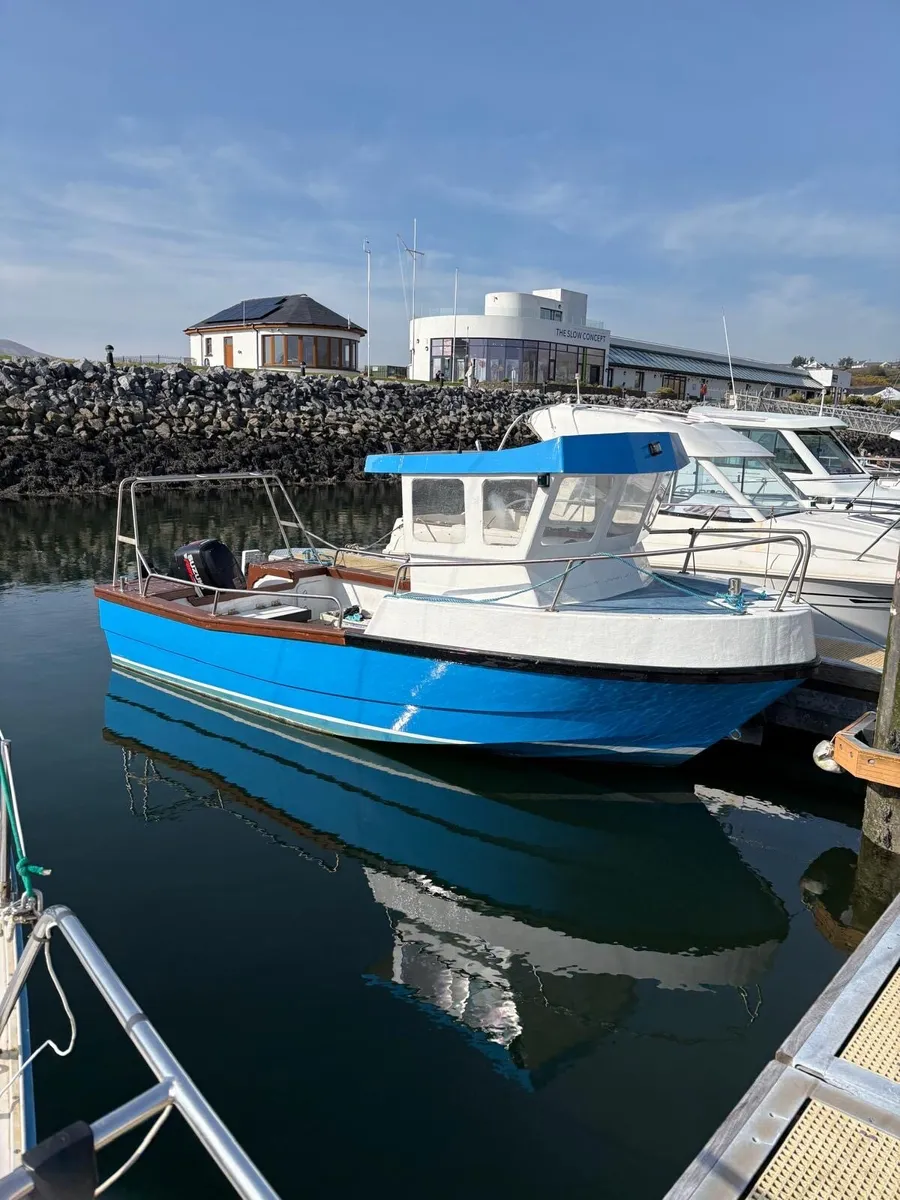 Kingfisher Hull Day Boat - Image 1