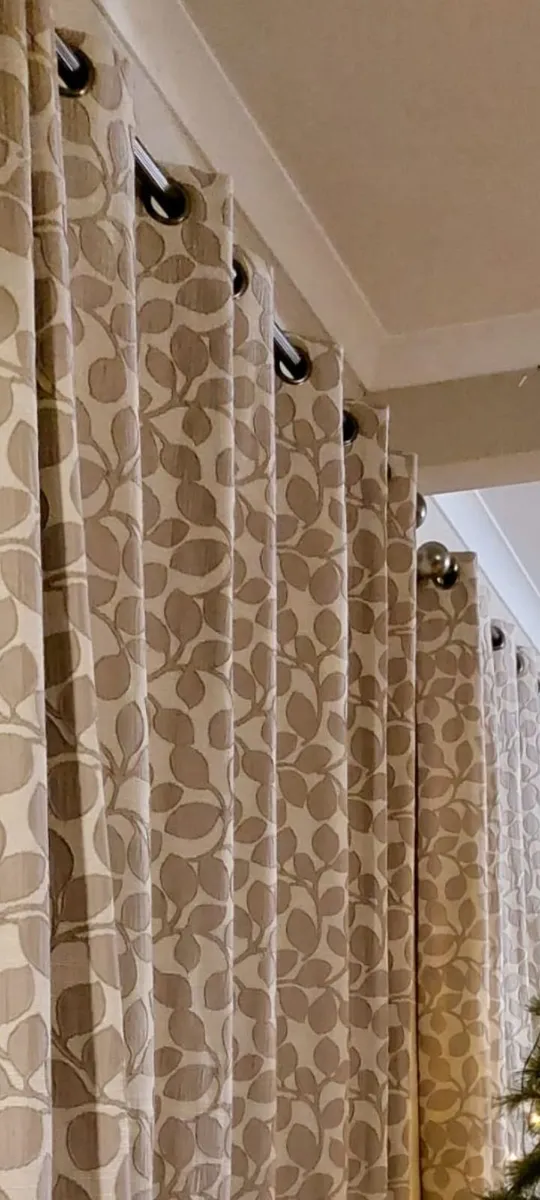 Eyelet curtains - Image 1