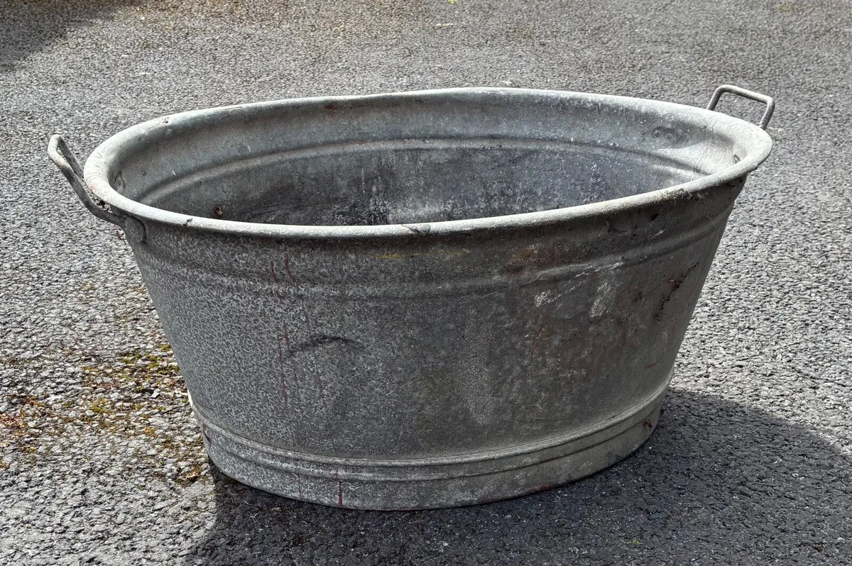 Trough, Old, Farm galvanised steel wash/utility. - Image 3
